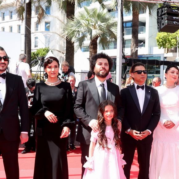 Livia Van Der Staay, guest, Parinaz Izadyar, Saeed Roustaee, Arshida Dorostkar, Payman Maadi, Sahar Goldust, Sinan Mohebi, Eva Dottelonde - Montée des marches du film « Man O Bachech (Woman and child) » lors du 78ème Festival International du Film de Cannes, au Palais des Festivals à Cannes. Le 22 mai 2025
© Jacovides-Moreau / Bestimage