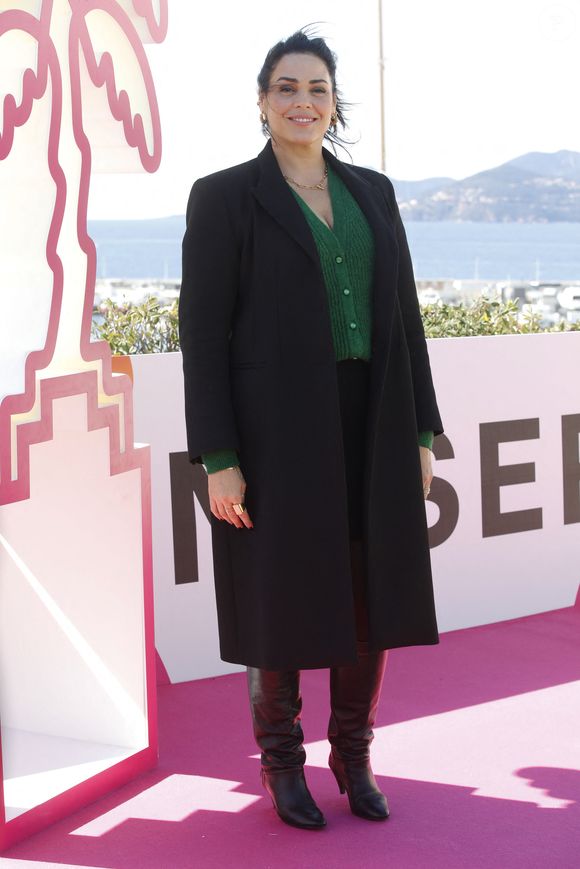 Lola Dewaere au photocall de la série "Astrid et Raphaëlle" lors de la 5ème saison du festival International des Séries "Canneseries" à Cannes, France, le 2 avril 2022. © Denis Guignebourg/Bestimage