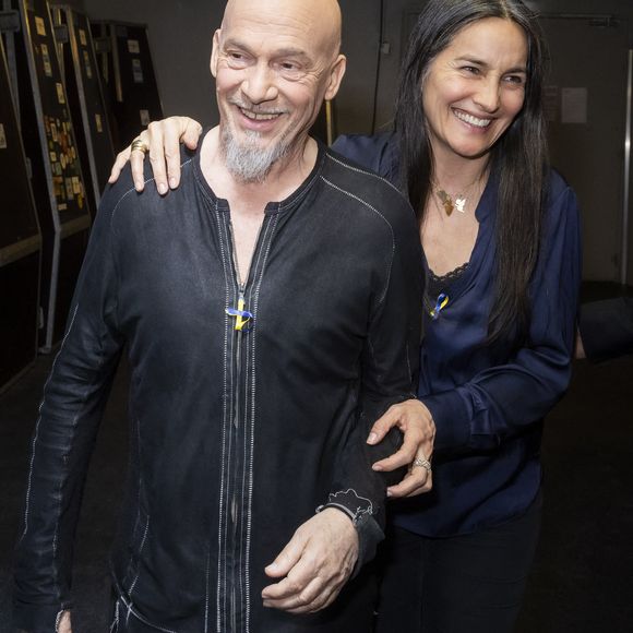 Exclusif - Florent Pagny et sa femme Azucena  - Backstage de l'émission spéciale "Unis pour l'Ukraine" à la Maison de la Radio et de la Musique, diffusée en direct sur France 2 et présentée par Nagui et Leïla.Kaddour à Paris le 8 mars 2022 © Cyril Moreau / Jack Tribeca / Bestimage
