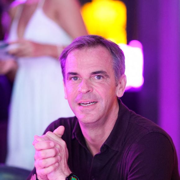 Olivier Véran lors de la soirée annuelle de gala de l'association Hope au pavillon Gabriel à Paris le 14 octobre 2025.
L’association HOPE propose, à travers l’équithérapie et de nombreux ateliers artistiques, un accompagnement destiné aux femmes qui, après l’annonce de leur cancer, souhaitent se reconstruire émotionnellement et retrouver confiance en elles, au-delà du parcours médical.

© Anne-Sophie Guebey / Bestimage