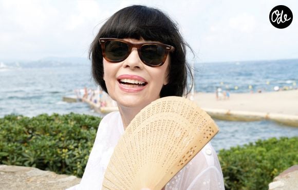 Une réunion familiale particulièrement importante pour l’artiste, qui a pu souffler ses bougies entourée de l’ensemble de sa fratrie.

Exclusif - Mireille Mathieu - La visite annuelle de Mireille Mathieu à Saint-Tropez, s'est déroulée par un passage à l'église du village et une visite à son amie du restaurant "Le Caprice des deux", le 4 aout 2026. © Sophie louvet / Nice-Matin / Bestimage