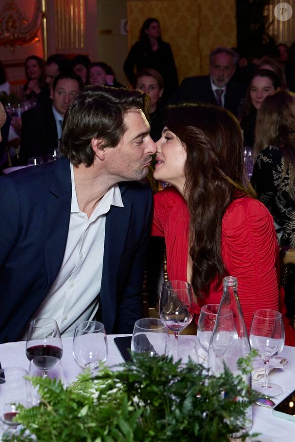 Dans une story publiée au côté du nageur publiée après l'accident, Alice Detollenaere  l’a qualifié d’“amour de [sa] vie". 

Camille Lacourt et sa compagne Alice Detollenaere le 3 décembre 2024
Photo par Cyril Moreau/Bestimage