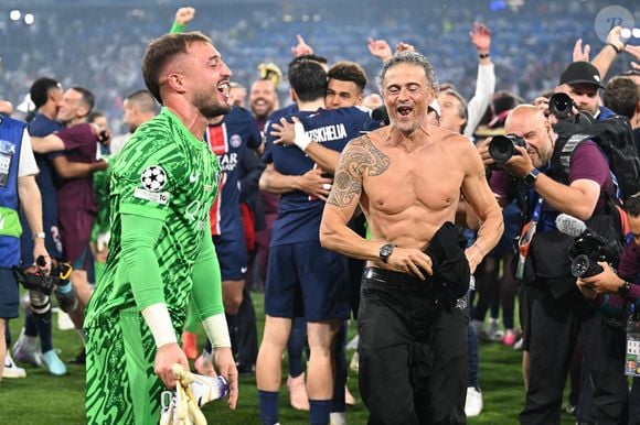 Luis Enrique (Paris Saint-Germain, Entraîneur, Cheftrainer) Feiert den Sieg mit der Mannschaft, GER, Paris Saint-Germain vs. Inter Mailand, Fussball, Herren, UEFA Champions League Finale Muenchen 2025, Spielzeit 2024/2025, 31.05.2025, Foto : Eibner-Pressefoto/Wolfgang Frank