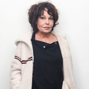 Isabelle Mergault est décédée le 20 mars 2026 à l’âge de 67 ans après une lutte contre le cancer, et ses obsèques se tiendront le 30 mars au Père-Lachaise avant son inhumation à Montmartre. 

Exclusif - Isabelle Mergault - Rendez-vous - Enregistrement de l'émission "100% Logique", présentée par C.Féraud et diffusée le 9 mars sur France 2
Jack Tribeca / Bestimage