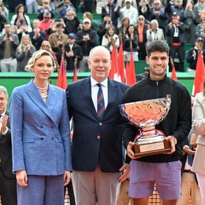 La princesse Charlene de Monaco, le prince Albert II de Monaco et Carlos Alcaraz durant la finale de la 118e édition du Rolex Monte-Carlo Masters, au Monte-Carlo Country Club à Roquebrune Cap Martin, le 13 avril 2025.
L'espagnol Carlos Alcaraz a battu l'italien Lorenzo Musetti 3-6 / 6-1 / 6-0. © Bruno Bebert / Bestimage