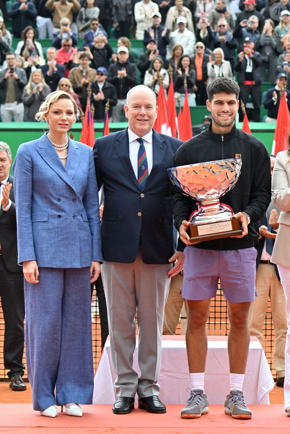 La princesse Charlene de Monaco, le prince Albert II de Monaco et Carlos Alcaraz durant la finale de la 118e édition du Rolex Monte-Carlo Masters, au Monte-Carlo Country Club à Roquebrune Cap Martin, le 13 avril 2025.
L'espagnol Carlos Alcaraz a battu l'italien Lorenzo Musetti 3-6 / 6-1 / 6-0. © Bruno Bebert / Bestimage