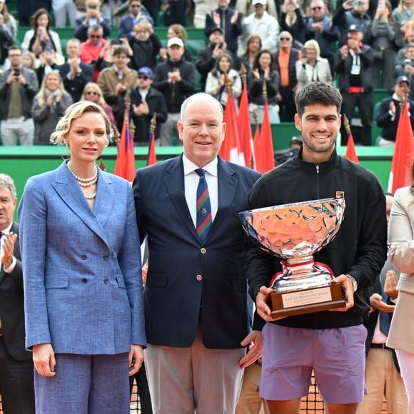 La princesse Charlene de Monaco, le prince Albert II de Monaco et Carlos Alcaraz durant la finale de la 118e édition du Rolex Monte-Carlo Masters, au Monte-Carlo Country Club à Roquebrune Cap Martin, le 13 avril 2025.
L'espagnol Carlos Alcaraz a battu l'italien Lorenzo Musetti 3-6 / 6-1 / 6-0. © Bruno Bebert / Bestimage