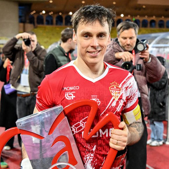 Et il est très engagé dans le football dans la principauté

Louis Ducruet et le trophée de la rencontre durant la sixième édition de la Fight Aids Cup, un match de football caritatif au stade Louis II à Monaco, le 25 janvier 2026, qui oppose l'équipe du Cirque FC de la princesse Stéphanie et les Barbagiuans du prince Albert. Ce match de charité a pour but de soutenir Fight Aids Monaco, association qui lutte contre le virus du VIH, soutenue par l'AS Monaco, et dont la princesse Stéphanie en est la présidente. Dans l'équipe du prince, il y a notamment Charles Leclerc, Youri Djorkaeff, en capitaine Louis Ducruet et Ludovic Giuly en coach heureux car son équipe a remporté la rencontre aux pénalties et malgré la présence de Christian Karembeu ou d'Andriy Chevtchenko venus en renfort dans l'équipe du cirque. C'est la princesse Stéphanie qui a donné le coup d'envoi au côté de Paul Pogba.© Bruno Bebert / Bestimage