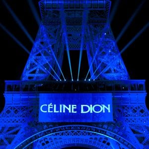 La Tour Eiffel s'est illuminée pour célébrer Céline Dion dont le retour sur scène se fera à Paris. Le 30 mars 2026. © Anthony Ghnassia / Courtesy via Bestimage
