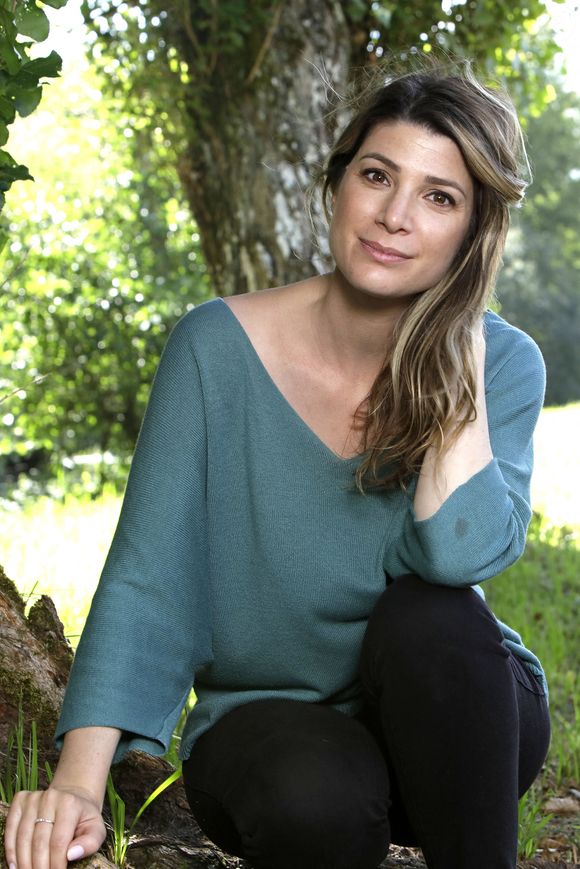 Épuisée, elle souffrait d’eczéma et d’insomnies à cause du stress.

Portrait de Chloé Nabédian lors de la 5ème édition des écrivains chez Gonzague Saint Bris à Chanceaux-Près-Loches le 27 août 2023. © Cédric Perrin / Bestimage