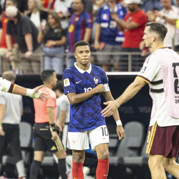 Didier Deschamps a appelé à accepter la défaite sans oublier le parcours réalisé.

Kylian Mbappe  - Match de demi-finale "France - Espagne (2-0)" lors de la Coupe du Monde FIFA 2026 (FIFA World Cup 2026), le 14 juillet 2026. Elyxandro Cegarra / PsnewZ / Bestimage
