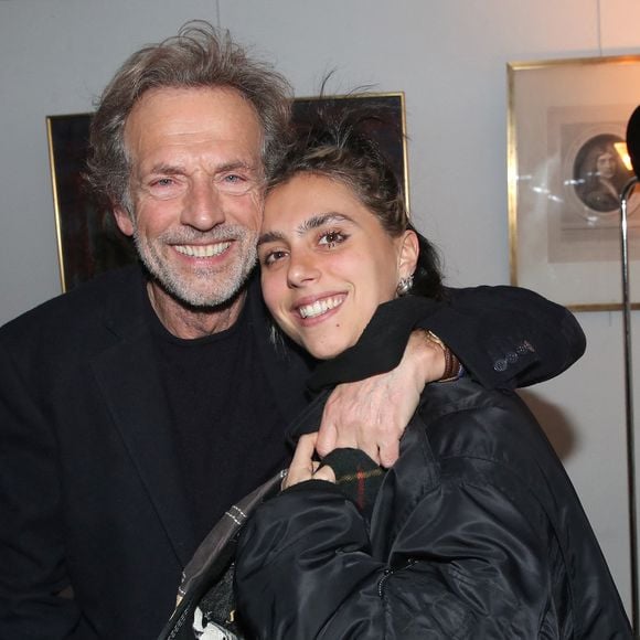 Elle fait désormais de la musique trance, dans un virage à 180 degrés.

Stéphane Freiss et sa fille aînée Liv Del Estal - Première représentation de la pièce "Le Cercle des Poètes Disparus" au théâtre Antoine à Paris, France, le 24 Janvier 2024.

© Bertrand Rindoff / Bestimage No Web - Belgique et Suisse