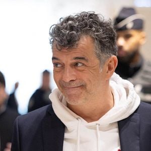 L'animateur de télévision et agent immobilier français Stéphane Plaza, accusé d'actes de violence contre deux anciens compagnons, arrive pour le verdict de son procès au tribunal correctionnel de Paris, le 18 février 2025. Photo by Raphael Lafargue/ABACAPRESS.COM