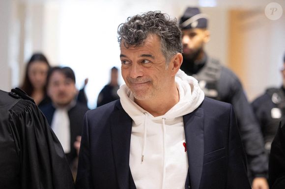 L'animateur de télévision et agent immobilier français Stéphane Plaza, accusé d'actes de violence contre deux anciens compagnons, arrive pour le verdict de son procès au tribunal correctionnel de Paris, le 18 février 2025. Photo by Raphael Lafargue/ABACAPRESS.COM