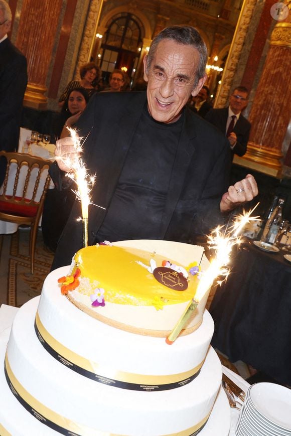 Exclusif - Thierry Ardisson fête ses 74 ans lors du " Grand prix des Agences de l'année - Dîner des Rois Mages " organisé à l'hôtel InterContinental Opéra le 06 janvier 2023 à Paris, France. Photo by Jerome Dominé/ABACAPRESS.COM