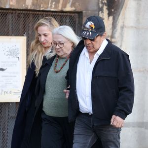Josiane Balasko avec son mari George Aguilar et sa fille Marilou Berry - Obsèques de Nathalie Baye en l'église Saint-Sulpice à Paris le 24 avril 2026. © Dominique Jacovides - Coadic Guirec / Bestimage