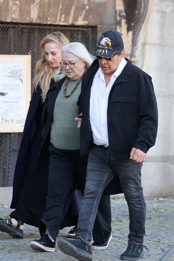 Josiane Balasko avec son mari George Aguilar et sa fille Marilou Berry - Obsèques de Nathalie Baye en l'église Saint-Sulpice à Paris le 24 avril 2026. © Dominique Jacovides - Coadic Guirec / Bestimage