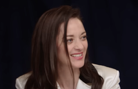 Marion Cotillard répond à une interview pour "Glamour" et évoque la façon dont elle reste incognito.