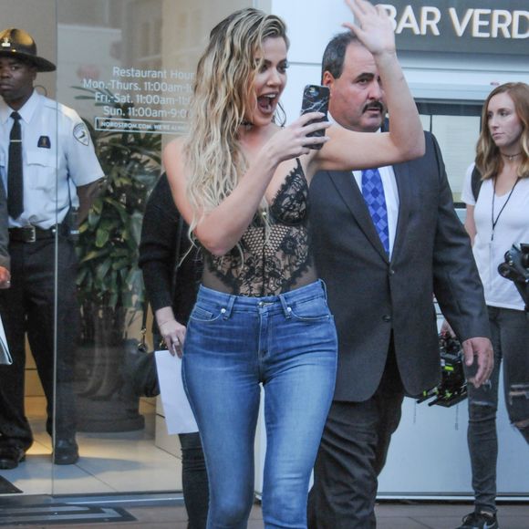 Khloe Kardashian fait la promotion de sa nouvelle collection de jean à The Grove à Los Angeles