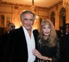 Arielle Dombasle a été décorée Officier de l'ordre des Arts et des Lettres lors d’une cérémonie menée par Rachida Dati.

Bernard-Henri Lévy et Arielle Dombasle - Arielle Dombasle est élevée au rang d'Officière de l'ordre des Arts et Lettres au Ministère de la Culture à Paris. En présence de Paul Delmas, producteur d'Arielle Dombasle.

© Philippe Baldini / Bestimage