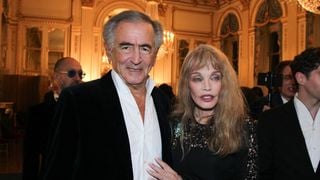 Arielle Dombasle décorée : son mari Bernard-Henri Lévy présent à cette soirée exceptionnelle et des invités VIP