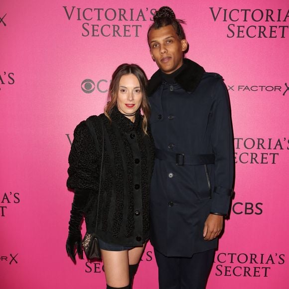 Stromae et sa femme arrivant au Victoria's Secret Fashion Show au Grand Palais le 30 novembre 2016 à Paris, France. Photo Marechal/Domine/Zabulon/Abaca