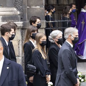 Victor, Giacomo, Stella, Annabelle Belmondo, Florence Belmondo, Paul Belmondo - Obsèques de Jean-Paul Belmondo en en l'église Saint-Germain-des-Prés, à Paris le 10 septembre 2021.

© Cyril Moreau / Bestimage