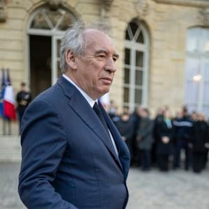 Le Premier ministre François Bayrou participe à Matignon à une minute de silence en hommage aux victimes du cyclone Chido à Mayotte le 23 décembre 2024.4.

© Eliot Blondet / Pool / Bestimage