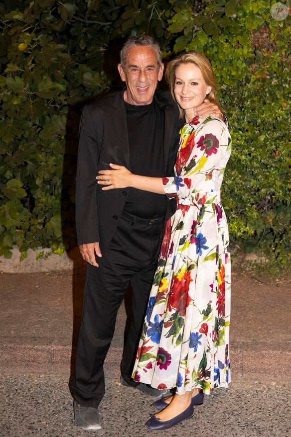 Exclusif - Thierry Ardisson et sa femme Audrey Crespo-Mara - Véronique Sanson en concert à l'occasion de la présentation de sa tournée "Hasta Luego" au théâtre de Verdure lors du festival de Ramatuelle le 1er aout 2023. © Cyril Bruneau / Festival de Ramatuelle / Bestimage