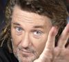 "Je voulais vous annoncer mon départ de la Libre antenne d’Europe 1 et vous dire toute ma gratitude pour les six ans que nous avons passés ensemble, pour le lien que nous avons tissé ensemble. Je voulais vous dire toute ma gratitude pour la confiance que vous m’avez donné et apporté pendant ces six années", a t-il glissé, face caméra.

Portrait de Olivier Delacroix lors de l'enregistrement de l'émission "Chez Jordan". Le 8 septembre 2022. © Cédric Perrin / Bestimage