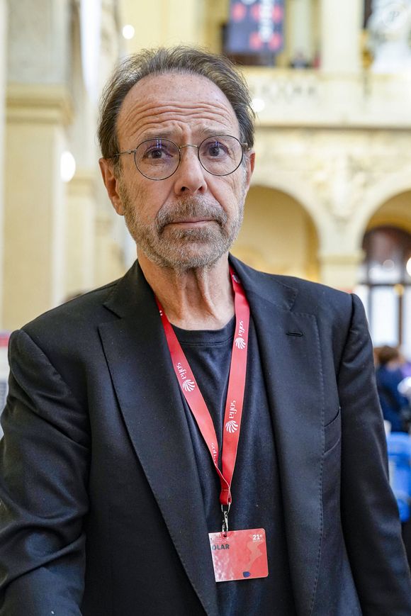 Installé dans le quartier de Greenwich Village, Jean Réno a également un célèbre écrivain pour voisin... Qui n'est autre que Marc Levy !

Marc Levy en dédicaces lors de la 21ème édition du festival Quais du Polar à Lyon le 04/04/2025. © Sandrine Thesillat/PsNewZ/Bestimage