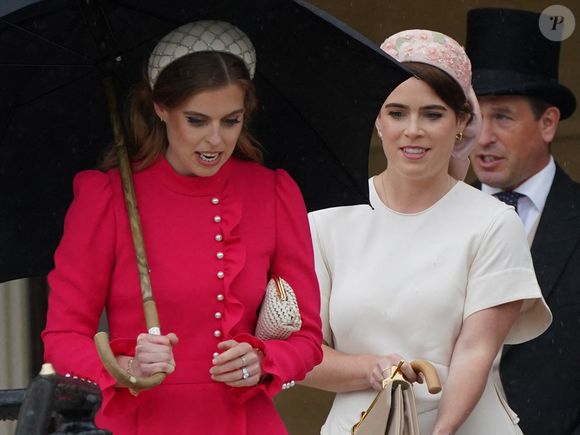La princesse Beatrice (à gauche) et la princesse Eugénie arrivent à la Sovereign's Garden Party au palais de Buckingham, Londres, Angleterre, Royaume-Uni, le 21 mai 2024. © Yui Mok/PA Wire/ABACAPRESS.COM