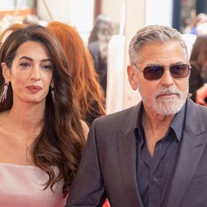 George Clooney et sa femme Amal Clooney arrivent à la soirée "Prince's Trust Awards à Londres, le 15 mai 2023. 
@Backgrid UK/ Bestimage