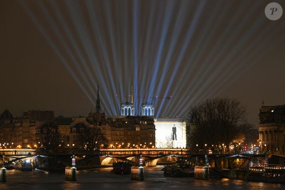 Préparatifs et essais lumière pour la cérémonie de réouverture de la Cathédrale Notre-Dame de Paris. 
Une cérémonie est prévue le 7 décembre, lors de laquelle Emmanuel Macron doit s’exprimer sur le parvis. Suivra un concert, avec des personnalités de la musique classique, mais aussi Clara Luciani, Garou et Vianney.
Le président, Emmanuel Macron, prononcera un discours sur le parvis de Notre-Dame-de-Paris en fin d’après-midi, juste avant d’assister dans la cathédrale à la cérémonie liturgique de réouverture. A l’issue de cette cérémonie, vers 21 heures, Notre-Dame sera considérée comme rouverte.

Paris le 4 décembre 2024

© Lionel Urman / Bestimage