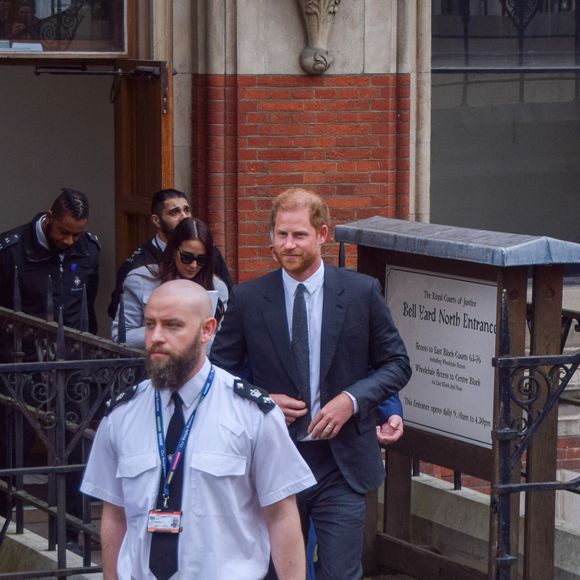 Le prince Harry devrait témoigner au tribunal en février 2025

Le prince Harry, duc de Sussex, à la sortie du procès contre l'éditeur du journal "Daily Mail" à Londres, le 30 mars 2023.
© Vuk Valcic/Zuma Press/Bestimage