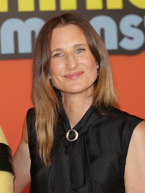 Entre Saint-Tropez et le Lavandou, Camille Cottin a hérité d'une bâtisse typique de la région dans une petite ville de 8000 habitants