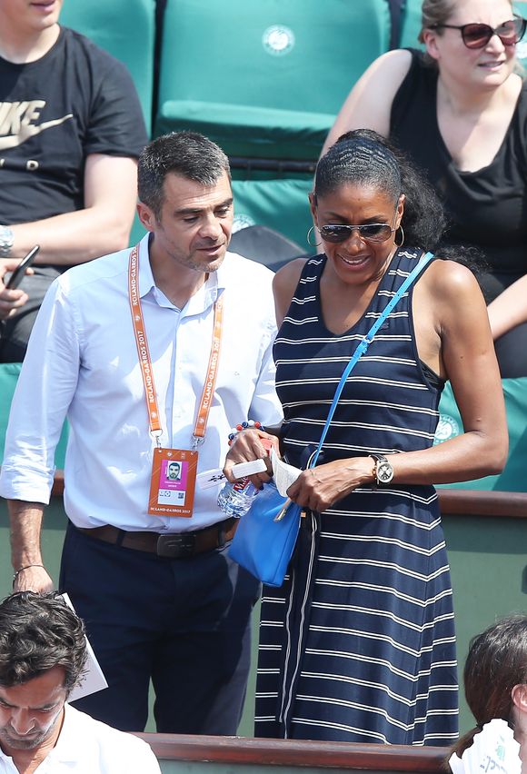 Marie-José Perec et son compagnon Sébastien Foucras dans les tribunes lors des internationaux de France de Roland Garros à Paris, France, le 1er juin 2017. © Jacovides-Moreau/Bestimage