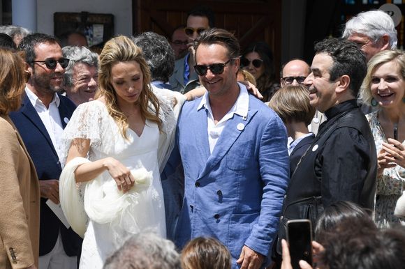 Mariage de Laura Smet et Raphaël Lancrey-Javal à l'église Notre-Dame des Flots au Cap-Ferret le jour de l'anniversaire de son père Johnny Hallyday le 15 juin 2019. © Agence / Bestimage.
