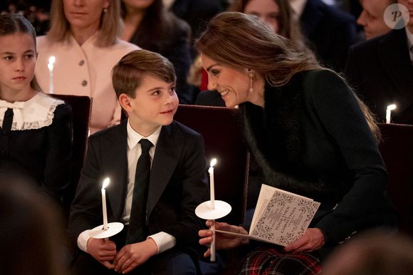 Kate Middleton, le prince Louis et la princesse Charlotte au 5e concert de chants de Noël "Together at Christmas" à l'abbaye de Westminster à Londres, le 5 décembre 2025. Aaron Chown/WPA-Pool/Julien Burton via Bestimage