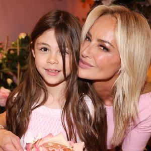 Adriana Karembeu a offert un cadeau à sa fille

Adriana Karembeu et sa fille Nina assistent au Lenotre Cocktail By Adriana Karembeu qui se tient au Pre Catelan à Paris. Photo par Jerome Domine/ABACAPRESS.COM.