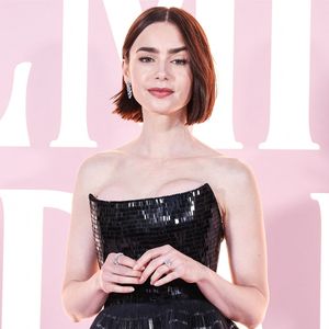 Lily Collins - Hollywood, CA - Première à Los Angeles de la saison 4 partie 1 de Netflix 'Emily In Paris' qui s'est tenue à l'Egyptian Theatre Hollywood.