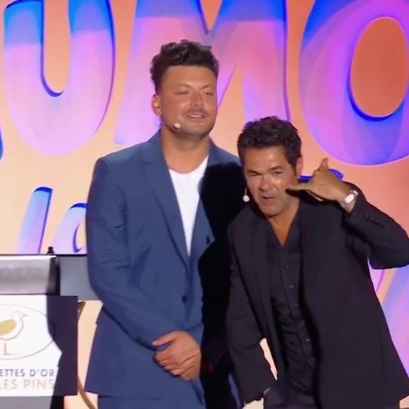 Une séquence improvisée qui a beaucoup amusé le public et mis Kev Adams dans l’embarras.

Kev Adams et Jamel Debbouze lors de la troisième édition du Festival "L'humour à la plage" diffusée sur TF1 jeudi 27 août 2026

Capture d'écran TF1 "L'humour à la plage"