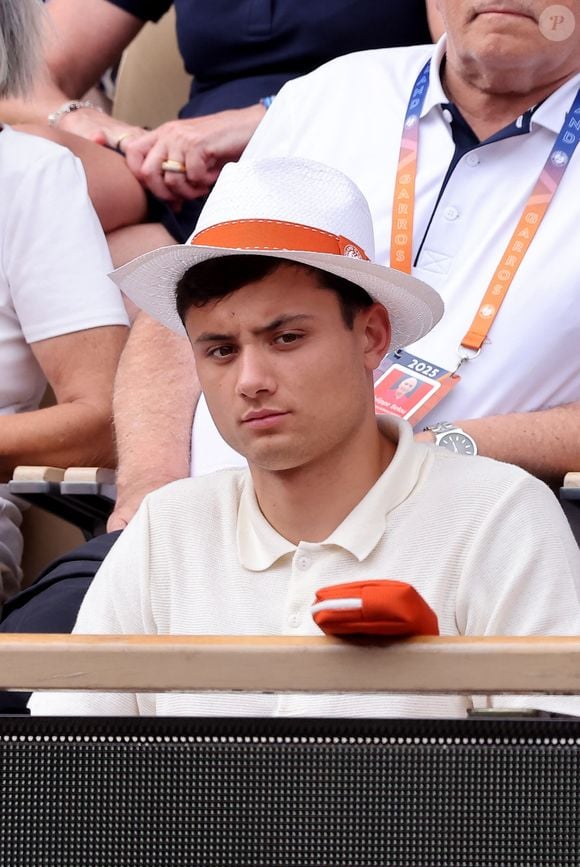 Louis Bielle-Biarrey dans les tribunes lors des Internationaux de France de Tennis de Roland Garros 2025. Paris, le 1er Juin 2025. © Dominique Jacovides/Bestimage