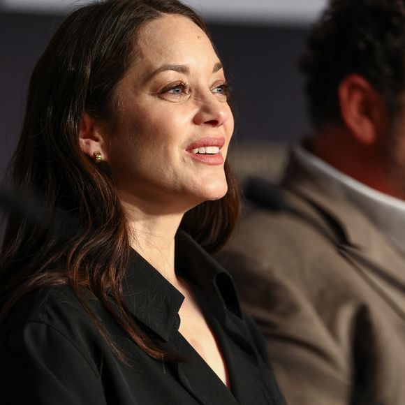 Marion Cotillard lors de la conférence de presse pour le film Karma lors du 79ème Festival International du Film de Cannes le 16 mai 2026.

© Valentina Claret / Pool / Bestimage