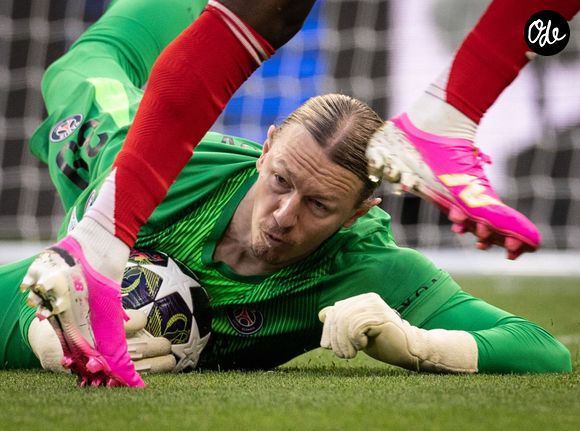 BUDAPEST, HONGRIE - 30 MAI : Matvey Safonov, du Paris Saint-Germain, contrôle le ballon lors de la finale de la Ligue des champions de l'UEFA 2026 opposant le Paris Saint-Germain à l'Arsenal FC à la Puskas Arena, le 30 mai 2026 à Budapest, en Hongrie © SPP / PsnewZ / Bestimage