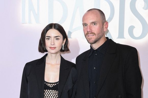 Et oui, Lily Collins et son mari, Charlie McDowell, sont désormais parents !...

Lily Collins et Charlie McDowell au Photocall Emily In Paris Netflix à La Samaritaine, à Paris, France, le 12 septembre 2024. Photo par Aurore Marechal/ABACAPRESS.COM