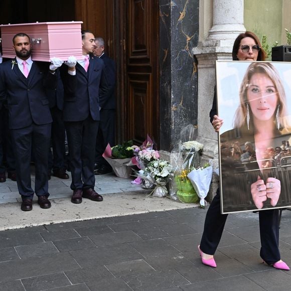 Sorties des obsèques de Loana Petrucciani dans la cathédrale Sainte-Réparate à Nice. L'ancienne star de téléréalité a été retrouvée morte dans son appartement niçois par les autorités© Bruno Bebert/Bestimage