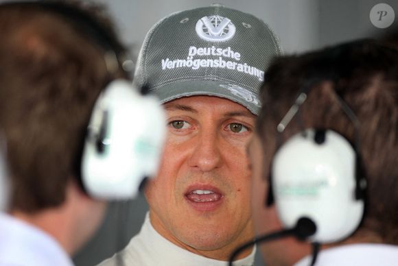 Le pilote allemand de Formule 1 Michael Schumacher de Mercedes GP lors de la première séance d'entraînement sur le circuit international de Bahreïn à Sakhir, Bahreïn, le 12 mars 2010. Photo by Jens Buettner/DPA/Cameleon/ABACAPRESS.COM