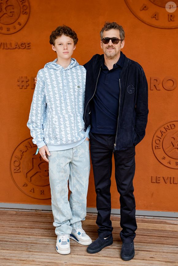 Marcel a d'ailleurs fait sa première apparition officielle à Roland Garros cette année avec son père
Guillaume Canet et son fils Marcel au village lors des Internationaux de France de Tennis de Roland Garros 2025, à Paris, France, le 8 juin 2025. © Cyril Moreau/Bestimage