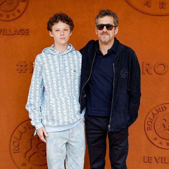Marcel a d'ailleurs fait sa première apparition officielle à Roland Garros cette année avec son père
Guillaume Canet et son fils Marcel au village lors des Internationaux de France de Tennis de Roland Garros 2025, à Paris, France, le 8 juin 2025. © Cyril Moreau/Bestimage